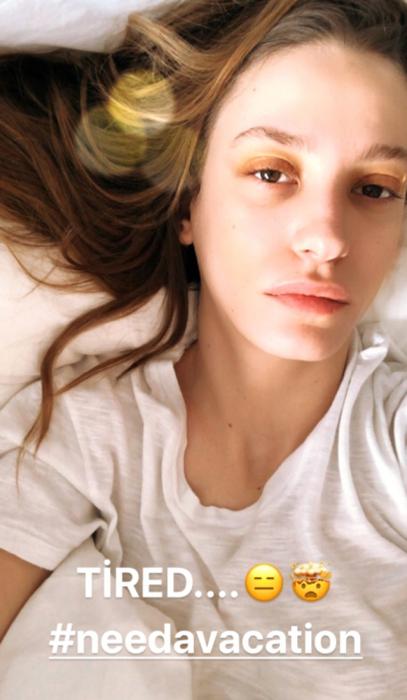 Aktrisa Serenay Sarıkaya makiyajsız fotosunu paylaşdı, hamı bəyəndi