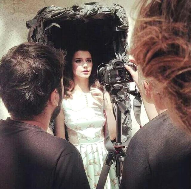 Beren Saat yeni layihə ilə geri dönür