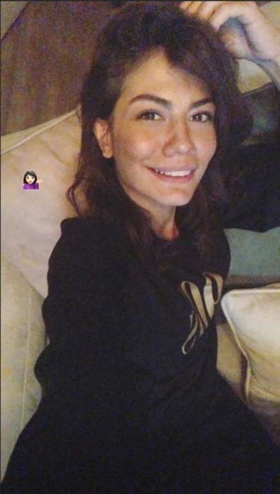 Aktrisa Demet Özdemir makiyajsız fotosunu paylaşdı