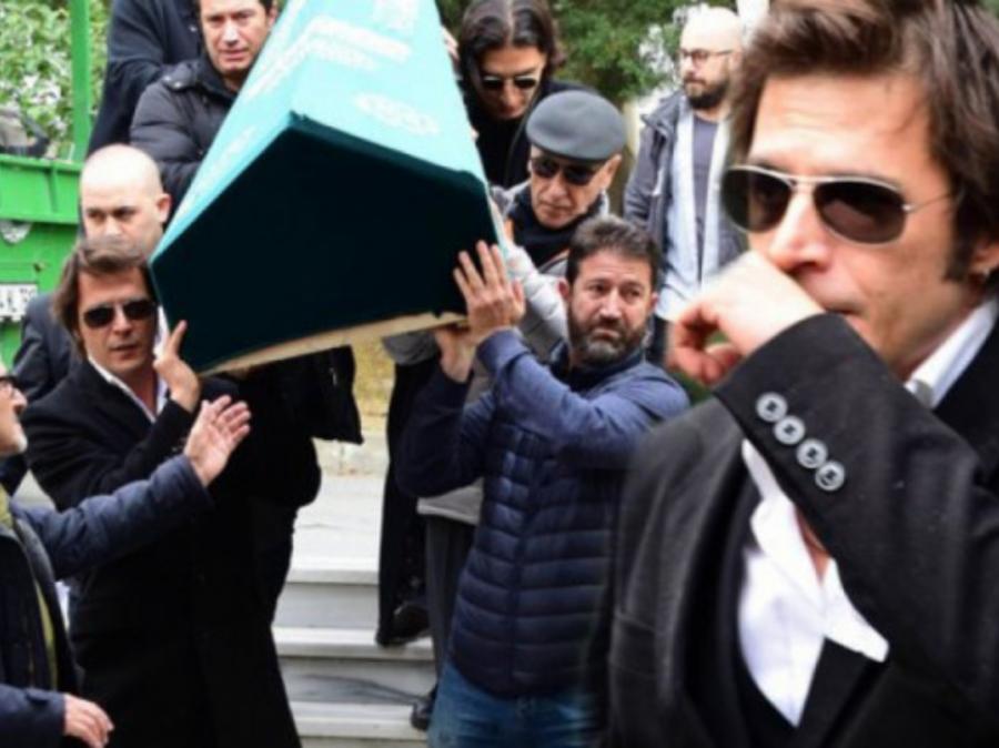 Atasını itirən aktyor Mehmet Günsürü dostları tək qoymadı