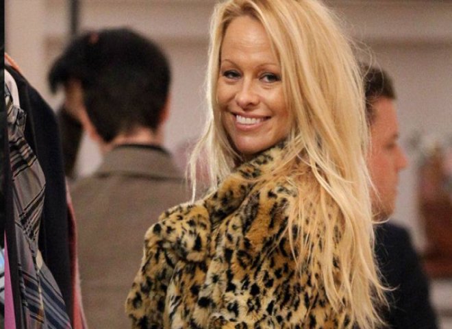 Pamela Anderson kürk həvəskarlarına səsləndi