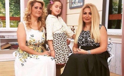 Könül Kərimova ailəsi ilə efirdə