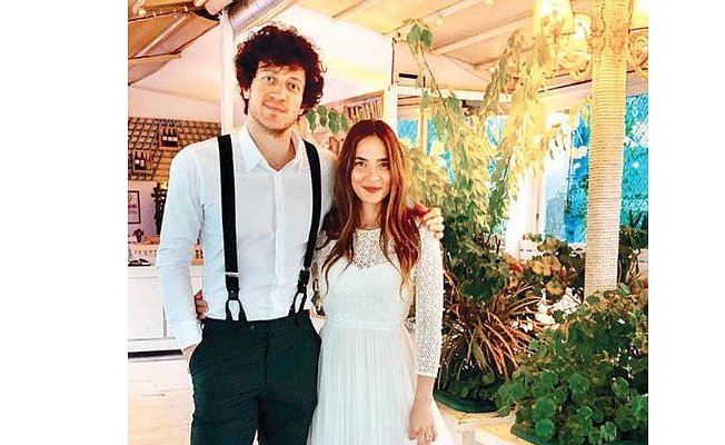 Aktrisa Müge Boz və sevgilisi Caner Erdeniz nişanlanıblar