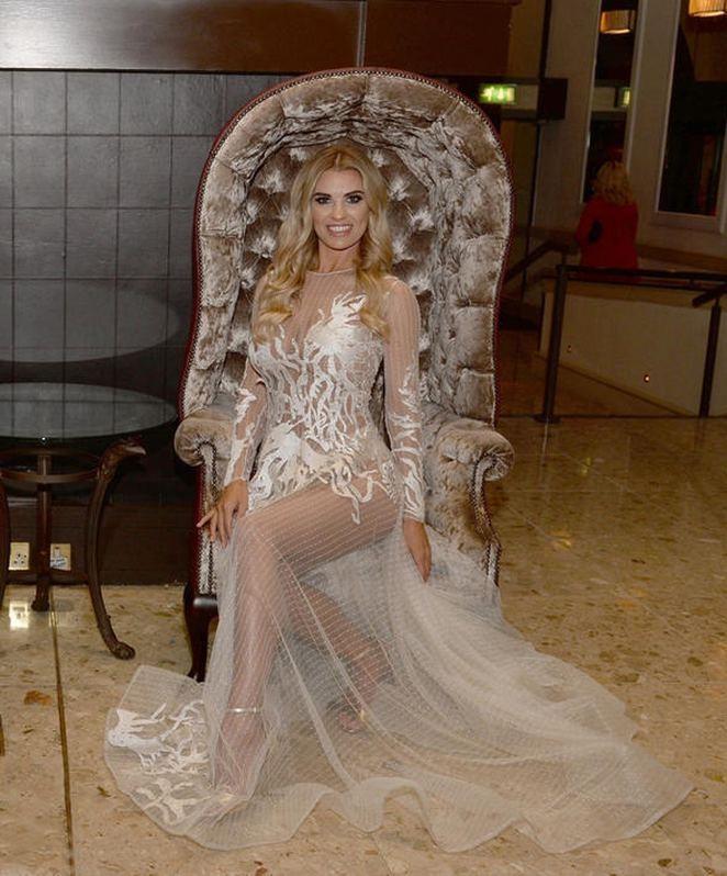 Kristin Makquinnes transparan libası ilə gecənin ən çox danışılan ulduzu oldu